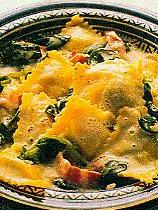 käse-ravioli mit spinat (ausländisch)