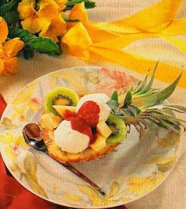 Baby-Ananas mit Kokos-Eis (Dessert)