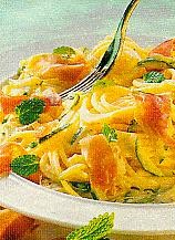 spaghetti mit zucchini-zitronen-sauce (ausländisch)