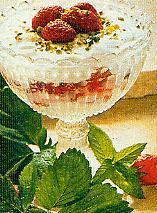 erdbeer-schichtspeise mit quark (dessert)