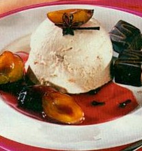 lebkuchenparfait mit pflaumensauce (dessert)