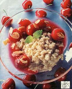 Mandel-Couscous mit Sauerkirschen (Dessert)