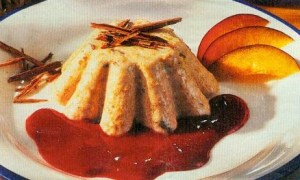 pflaumen-mousse mit beerensauce (dessert)