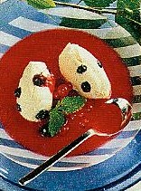 vanille-quark-mousse mit johannisbeersauce (dessert)