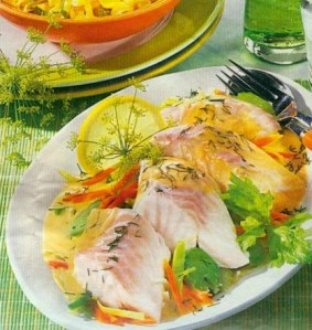 pochierter kabeljau in senfsauce mit gemüse (fisch)
