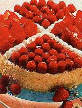 himbeer-erdbeer-torte mit kokosrand (kuchen)