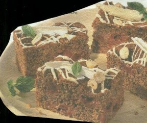 rotweinkuchen mit nüssen und kirschen (kuchen)