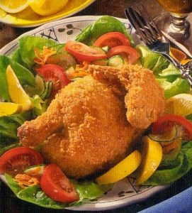 haehnchen-auf-salat-gefluegel