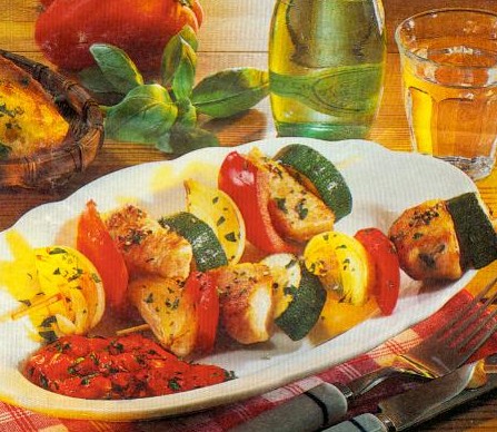putenspiesse-mit-tomaten-sauce-geflugel