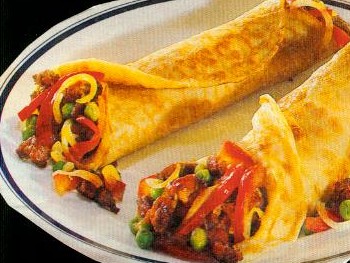 gefüllte pfannkuchen-rollen (hack)