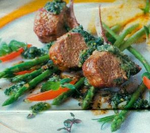 lammkarree mit rosmarin zu grünem spargel (lamm)